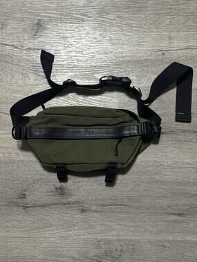 Moment Fanny Pack Sling Bag Camera EUC Olive Green EUC